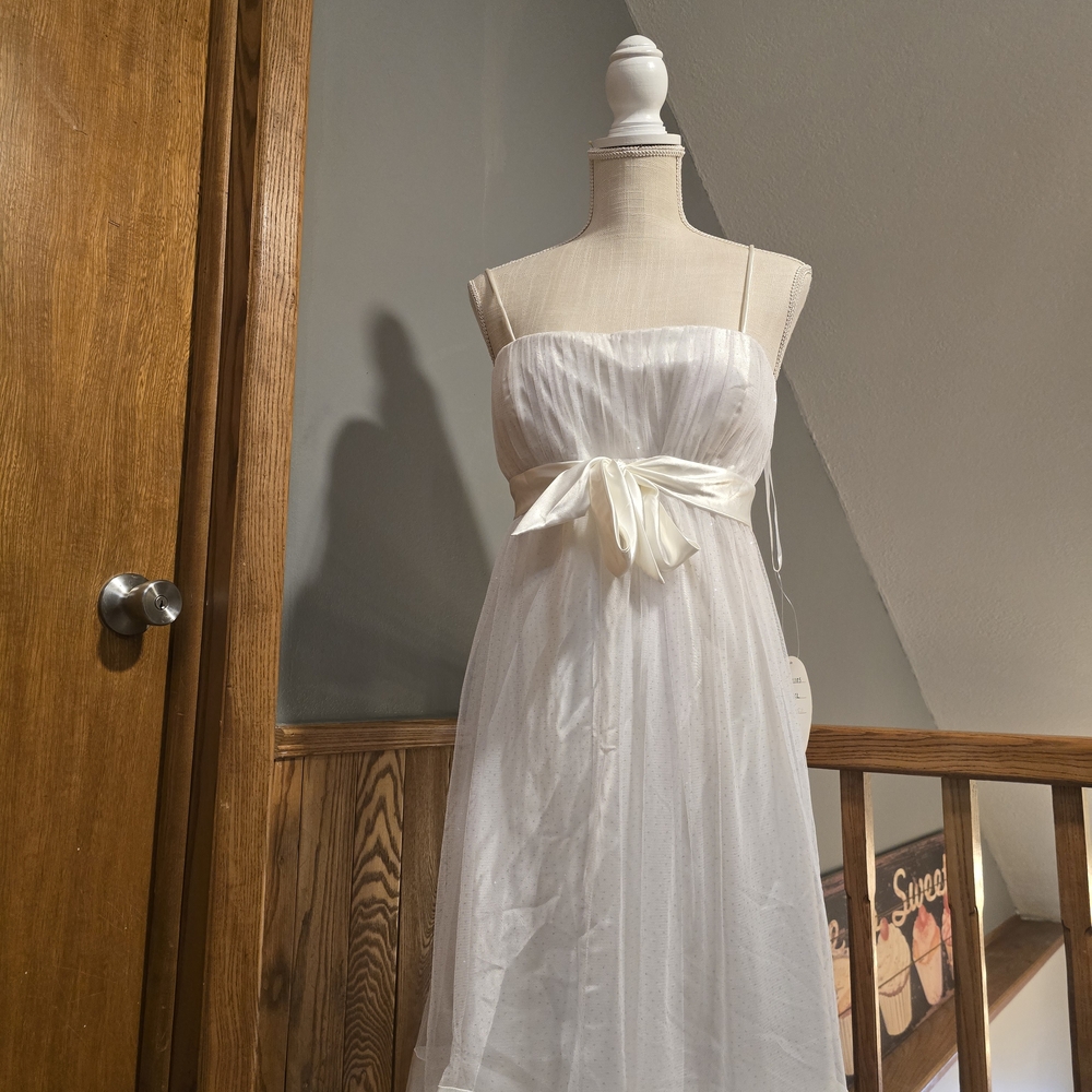 Elegant White Mid Dress